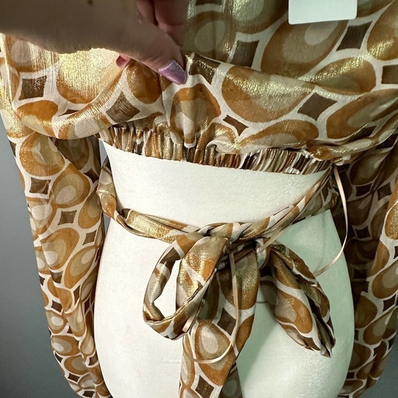 Urban Outfitters Semi Sheer Cropped Blouse Size Small NWT - Picture 5 of 10